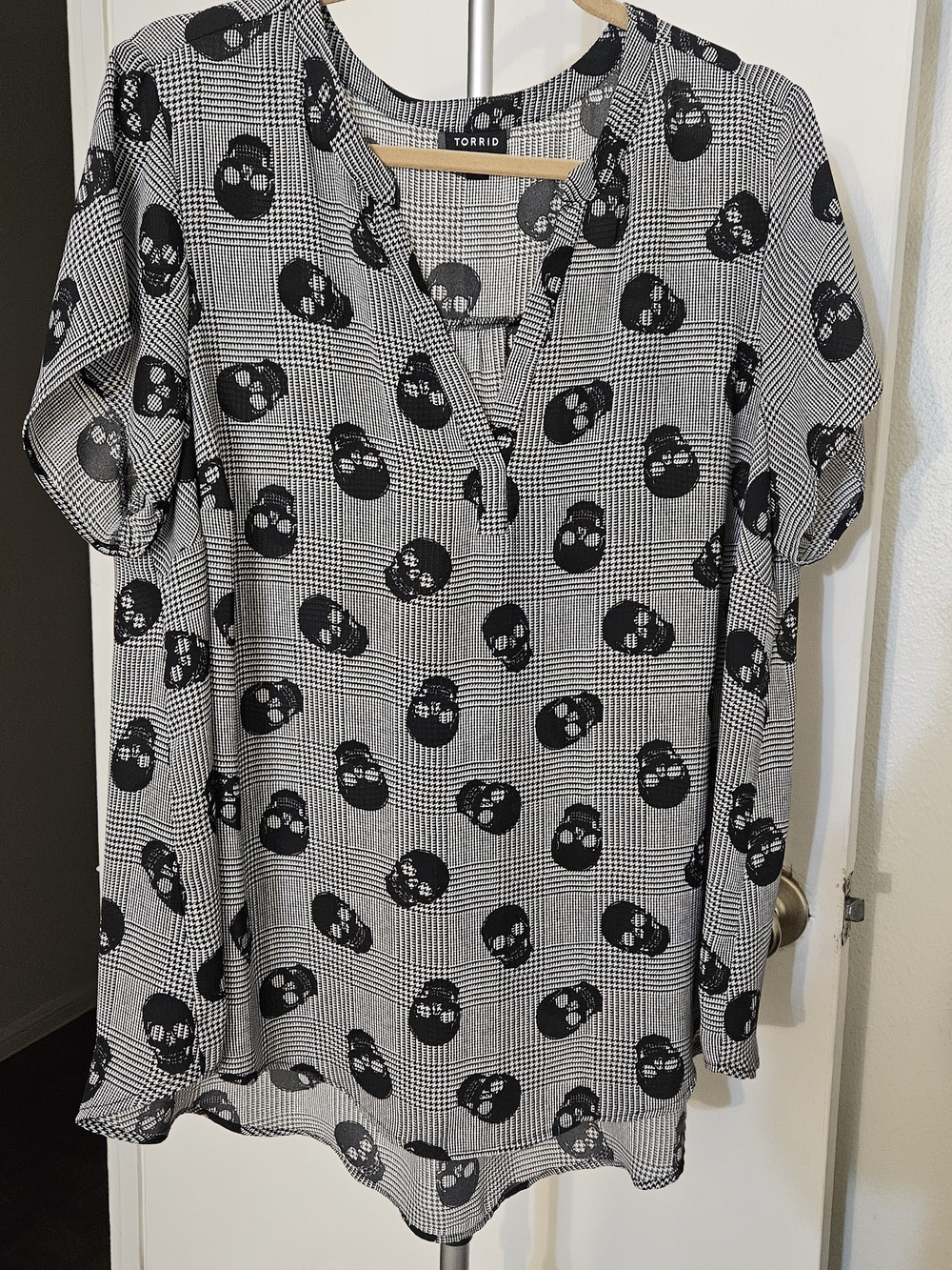 Torrid Black & White Plaid Skull V-Neck Short Sleeve Blouse